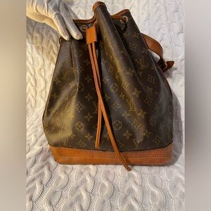 Vintage Authenic Louis Vuitton Monogram Noe Shoulder Bag